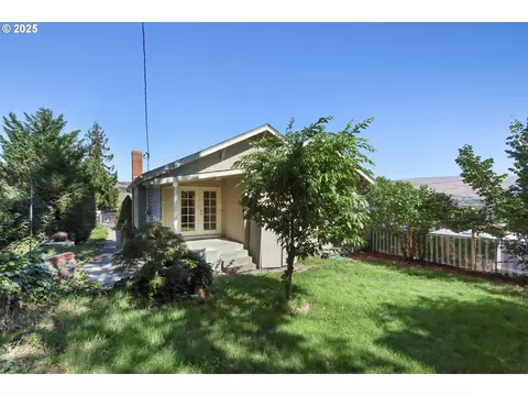 1214 Garrison St, The Dalles, OR 97058