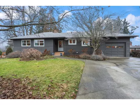 319 W 20th St, The Dalles, OR 97058