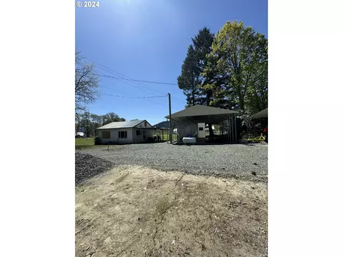 394 Upper Cow Creek Rd, Azalea, OR 97410