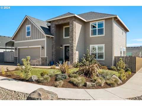 953 Cedar St, Mount Angel, OR 97362