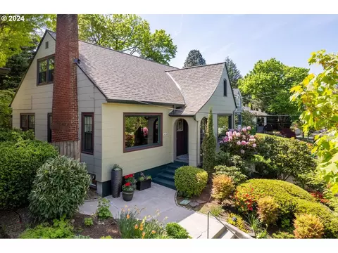 4226 SE Ash St, Portland, OR 97215
