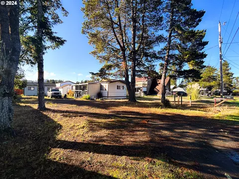 935 Nye Ct, Lakeside, OR 97449