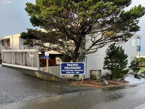 203 13th St #462, Gearhart, OR 97138