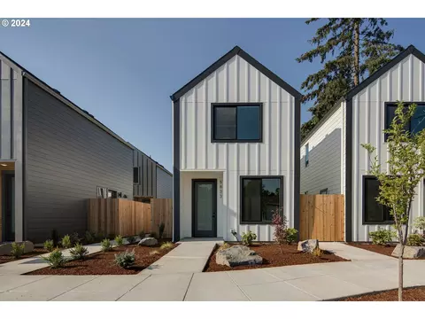 5833 SE Liebe St, Portland, OR 97206