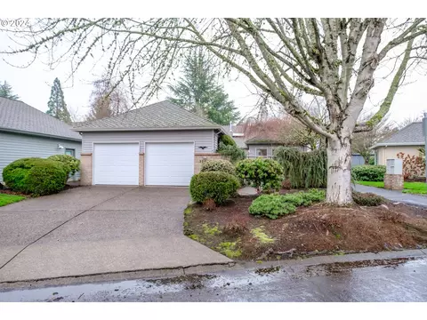 32420 SW Lake Dr, Wilsonville, OR 97070