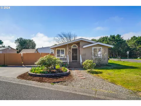 1450 Otiah Ct, Florence, OR 97439