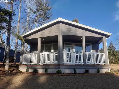 346 N Falcon St, Rockaway Beach, OR 97136