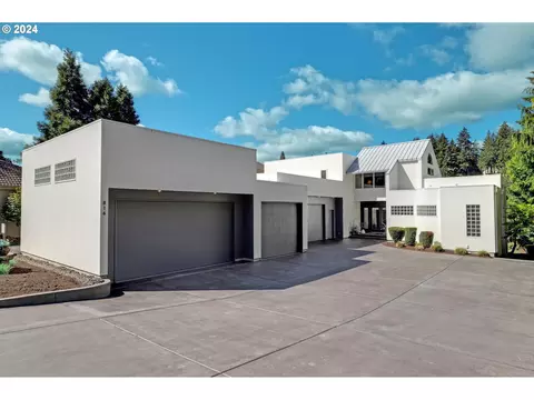 816 SE River Forest Ct, Oak Grove, OR 97267