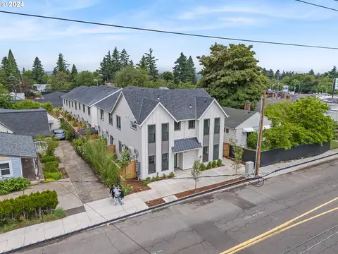 5873 NE Prescott St #9, Portland, OR 97218