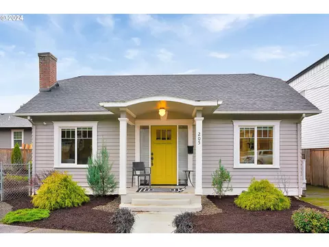205 Mill St, Silverton, OR 97381
