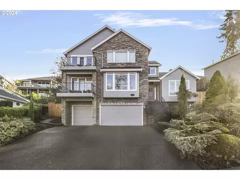 900 Chikamin Loop, Silverton, OR 97381