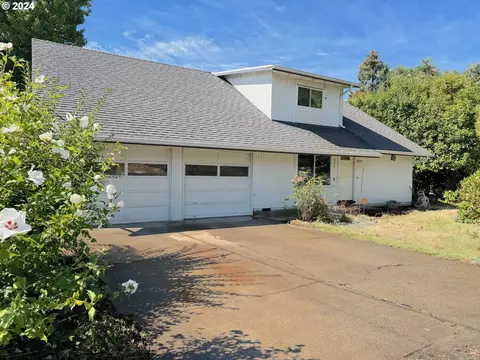870 N Laurelhurst Dr, Eugene, OR 97402
