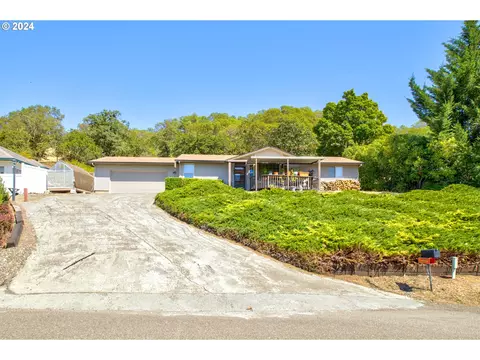 1899 NE Todd St, Roseburg, OR 97470