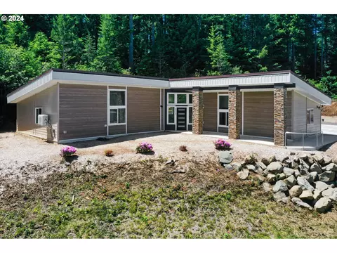 5525 Chittum Loop, Florence, OR 97439 photo 1