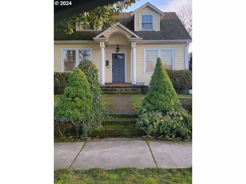 235 E Clarendon St, Gladstone, OR 97027