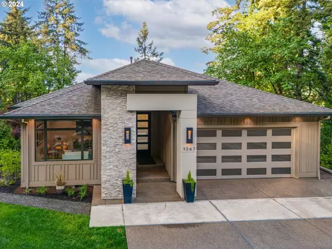 1547 Glenmorrie Dr, Lake Oswego, OR 97034