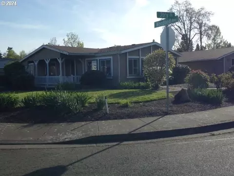 1243 Woodland Ave, Woodburn, OR 97071