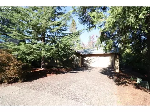 65 Brae Burn Dr, Eugene, OR 97405