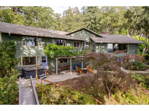 2290 Spring Blvd, Eugene, OR 97403