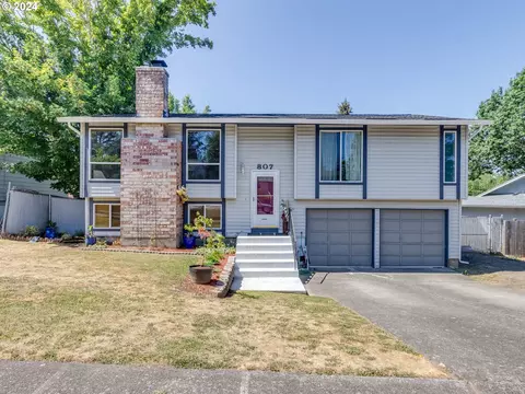 807 SE 40th St, Troutdale, OR 97060