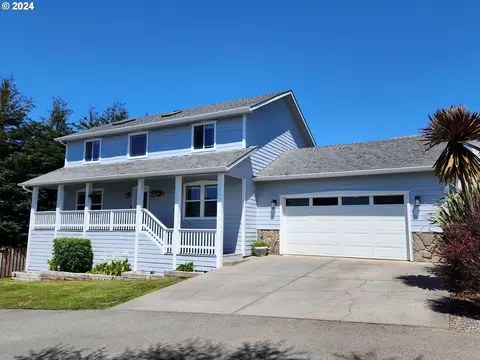 829 Julie Dr, Brookings, OR 97415