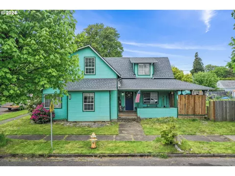 723 Kalmia St, Junction City, OR 97448