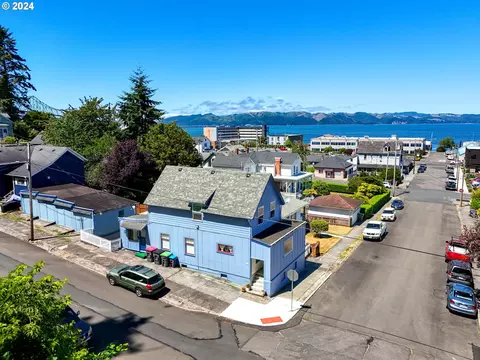 486 Commercial St, Astoria, OR 97103