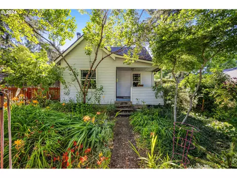 2240 Arthur St, Eugene, OR 97405