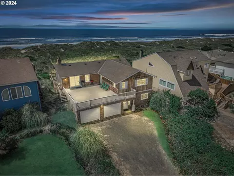 1310 NW Oceania Dr, Waldport, OR 97394