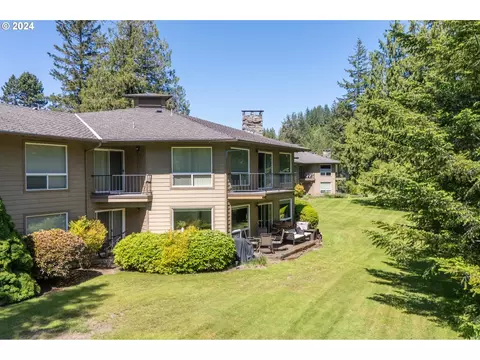 68562 E Fairway Estates Rd, Welches, OR 97067