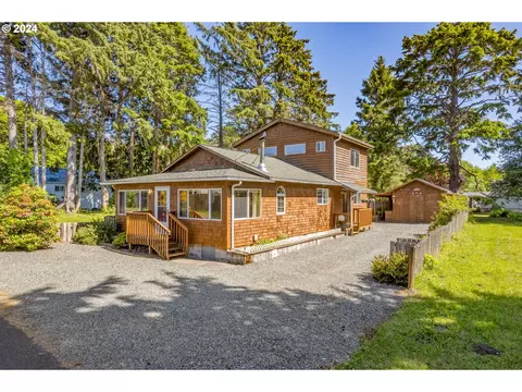 8255 S Victoria Ave, Rockaway Beach, OR 97136