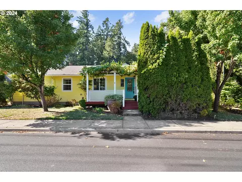 2023 N Redwood St, Canby, OR 97013