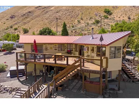 36657 Snake River Rd, Huntington, OR 97907