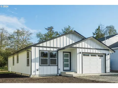 54 SW Birch Ave, Warrenton, OR 97146