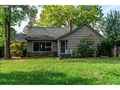 8805 SE Flavel Dr, Portland, OR 97206