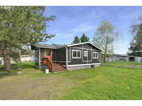 312 Sunny Ln, Sutherlin, OR 97479