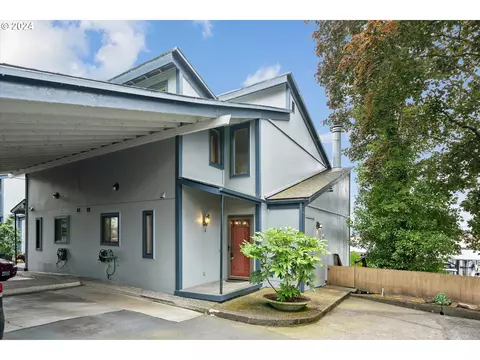 624 N Tomahawk Island Dr, Portland, OR 97217