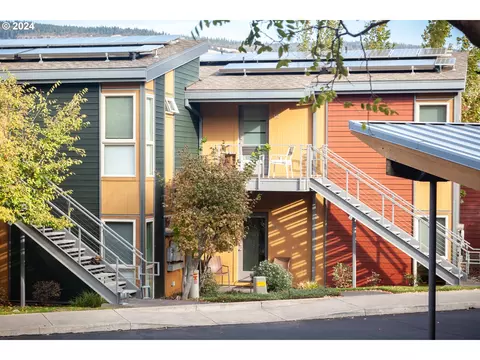 11 Mosier Creek Pl #11, Mosier, OR 97040