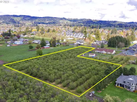 NE Chehalem Dr, Newberg, OR 97132
