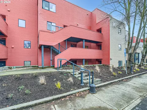 930 NW Naito Pkwy #K16, Portland, OR 97209
