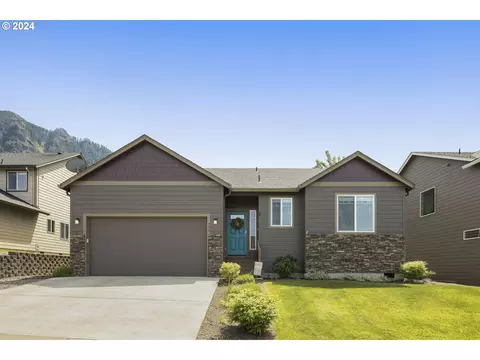988 SE Windsong Dr, Cascade Locks, OR 97014