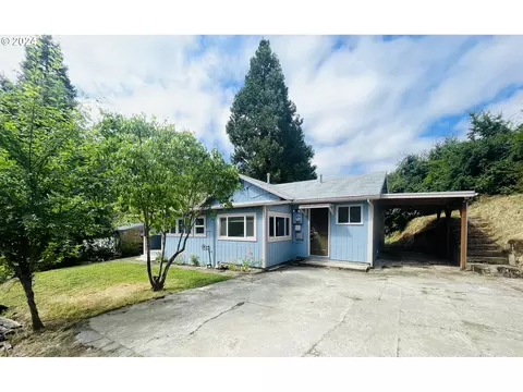 472 SW 4th St, Canyonville, OR 97417