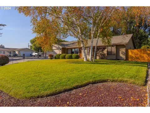 860 SW 13th Pl, Hermiston, OR 97838