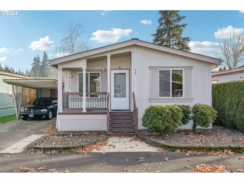 1005 Ferry St #32, Dayton, OR 97114