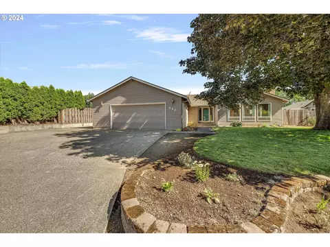 640 NW 8th Pl, Canby, OR 97013