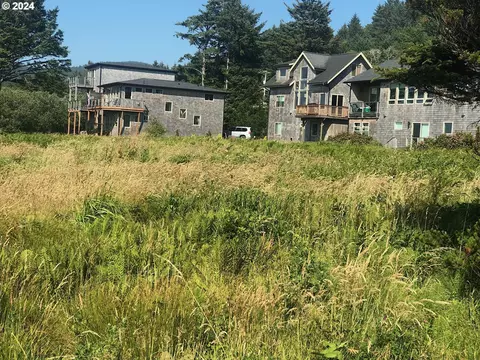 Tl3700 Village Lane, Yachats, OR 97498