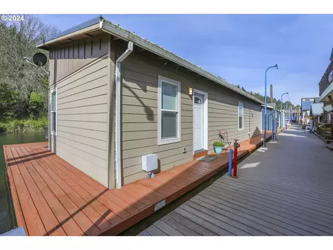 13382 NW Marina Way, Portland, OR 97231