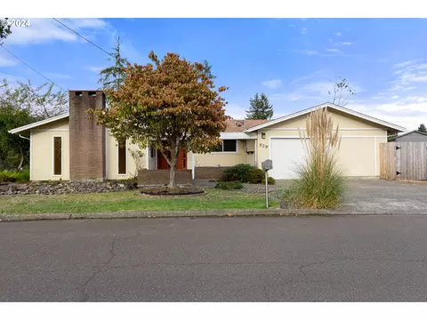 529 Regents Pl, Reedsport, OR 97467