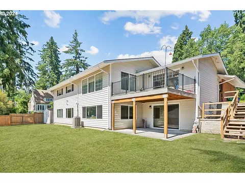 17129 SE River Rd, Milwaukie, OR 97267