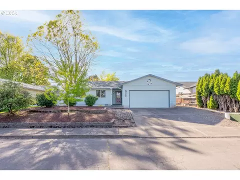 921 Blackbird Ct NE, Salem, OR 97301